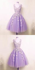 Robe de bal courte en tulle lilas ornée d'appliqués de dentelle et de tulle, modèle S10571
