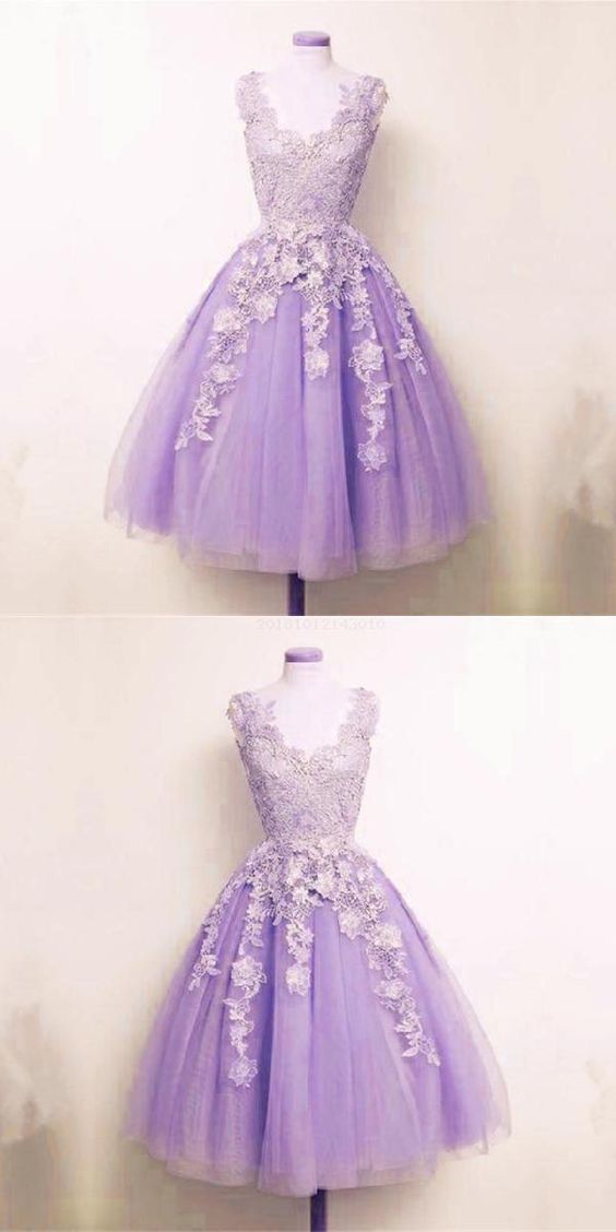 Robe de bal courte en tulle lilas ornée d'appliqués de dentelle et de tulle, modèle S10571