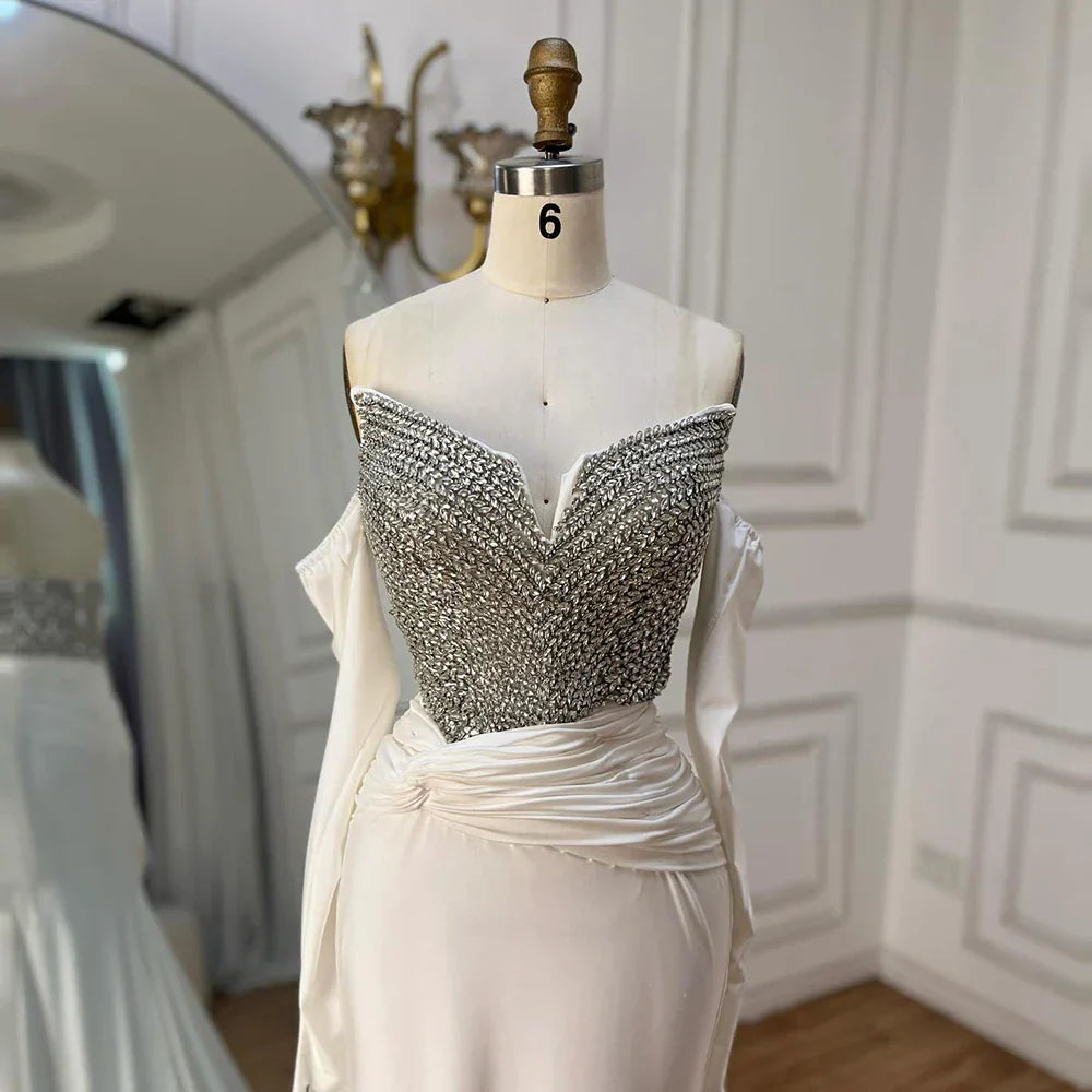 Vestido de noche árabe blanco elegante sin tirantes con bordado de cristales y guantes para ocasiones formales LA72758 (2025) 