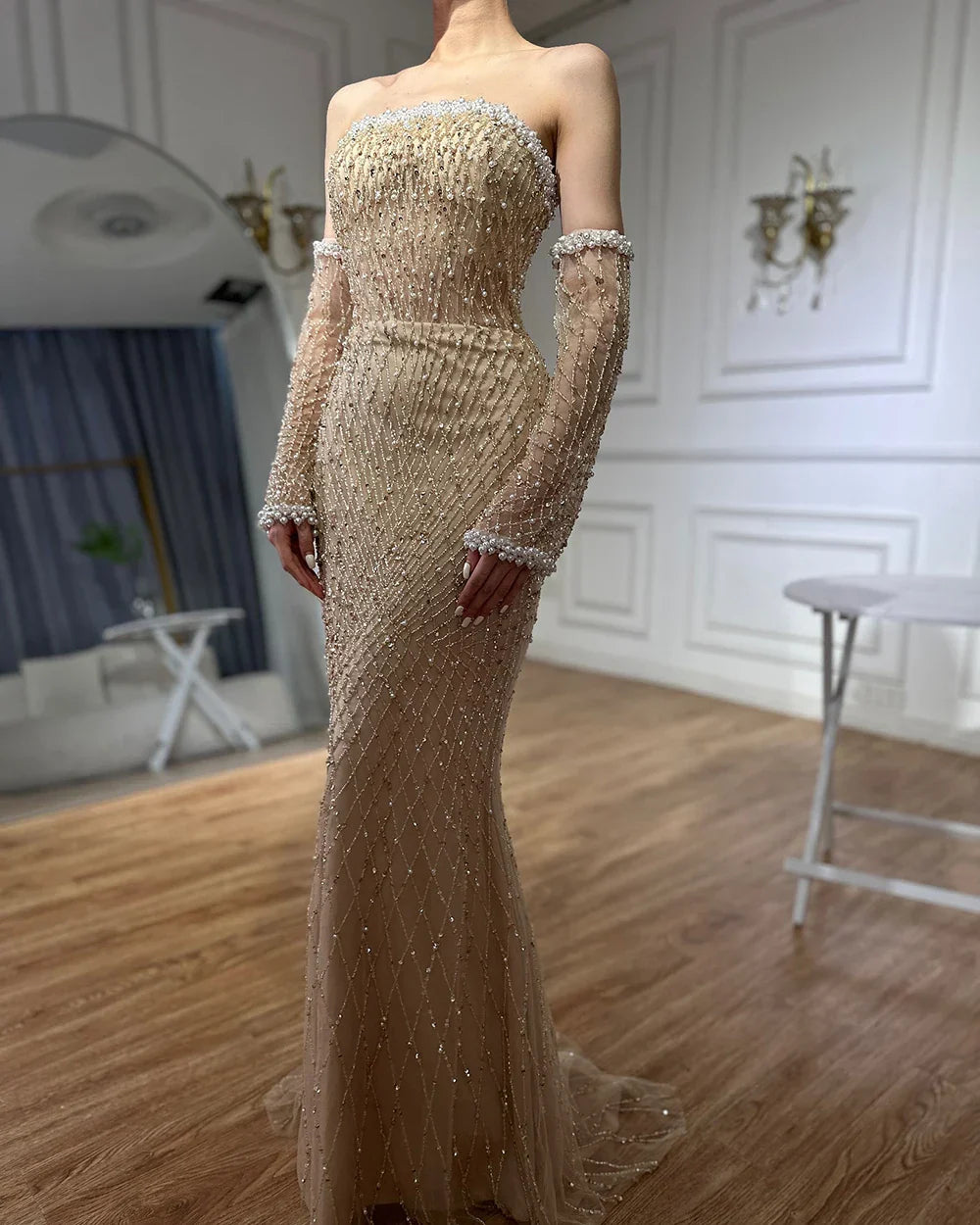 Vestido de noche árabe blanco nude elegante sin tirantes con cuentas y guantes para ocasiones formales LA72649 