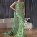 Vestido de noche de lujo árabe verde de un solo hombro con plumas y cuentas, con capa lateral tipo chal para fiesta de mujer LA72698 