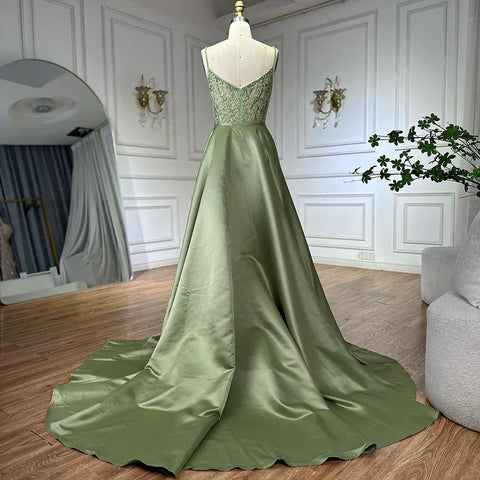 Robe de soirée de luxe vert sauge ornée de perles et d'une surjupe LA72733A