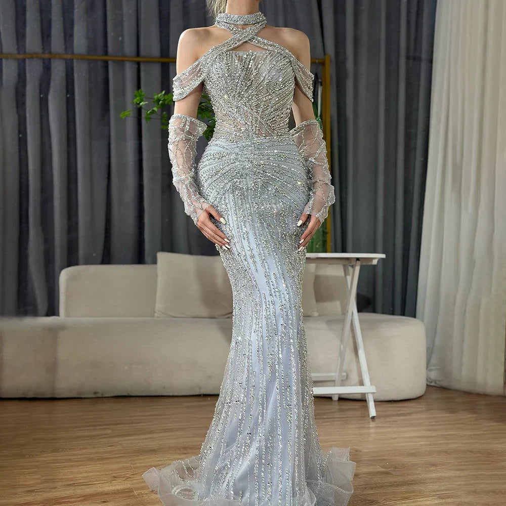 Vestido de noche de lujo estilo sirena con escote halter decorativo en color gris árabe, modelo LA72651, ideal para fiestas femeninas. 