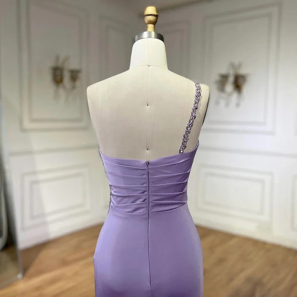 Vestido de noche de sirena elegante de satén lila árabe 2025, con un solo hombro, bordado con cuentas y abertura alta LA72331 