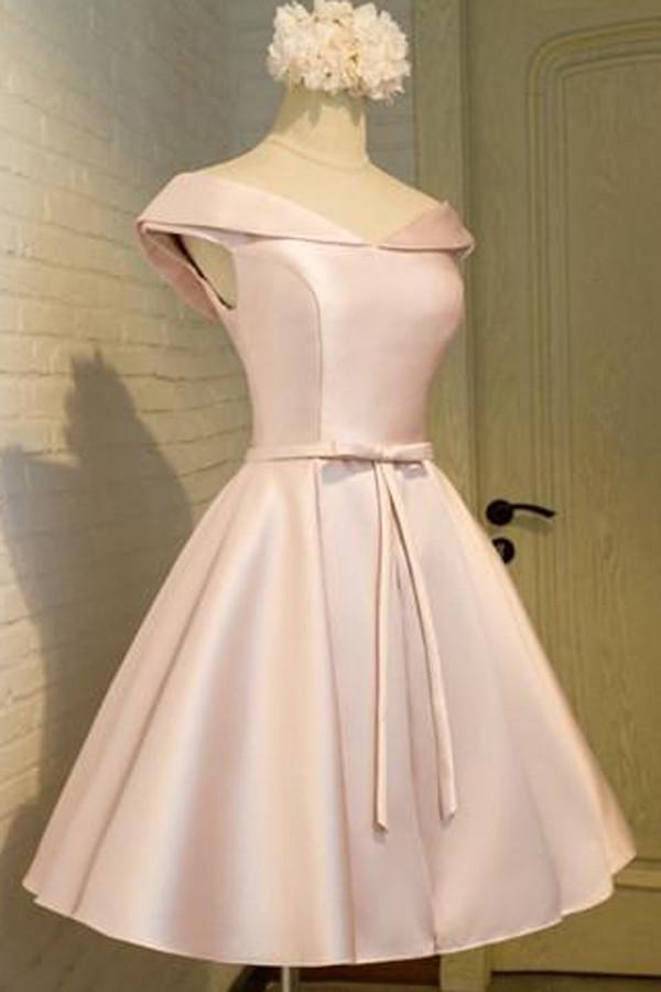 Robe de soirée simple en satin sans manches, coupe trapèze, épaules dénudées, épaules dénudées.