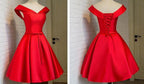 Robe de soirée simple en satin sans manches, coupe trapèze, épaules dénudées, épaules dénudées.