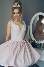 Robes de bal simples en satin, col en V profond, sans manches, avec appliques 