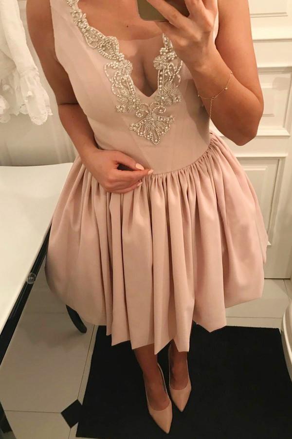 Robes de bal simples en satin, col en V profond, sans manches, avec appliques 