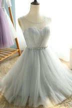Robes de bal simples, transparentes, trapèze, décolleté cœur, laçage et plis