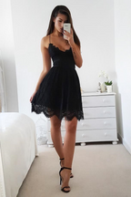 Robe de bal courte dos nu à nouer, sans manches, ornée d'appliqués, à petit prix
