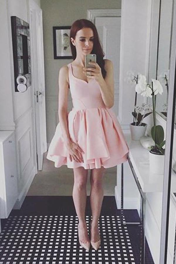 Robes de bal de fin d'année sans manches à volants et décolleté en cœur