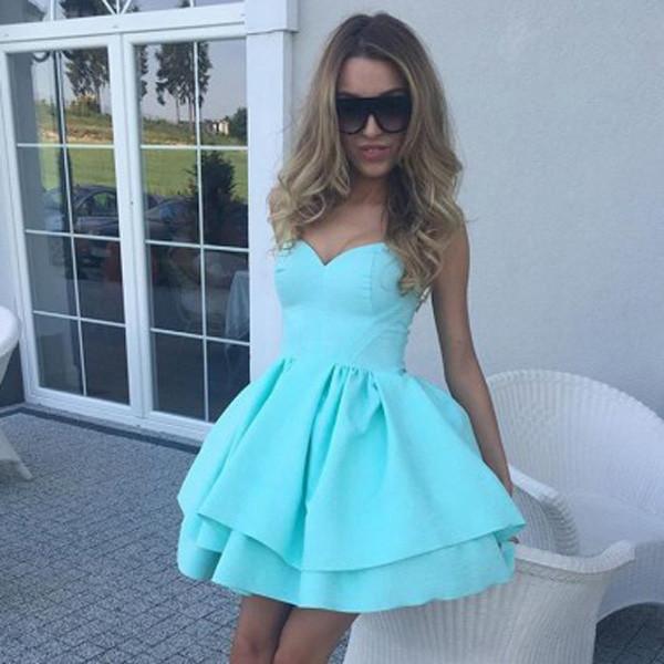 Robes de bal de fin d'année sans manches à volants et décolleté en cœur