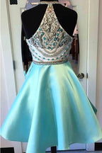 Robe de bal de fin d'année vert clair à perles, dos nu, longueur genou