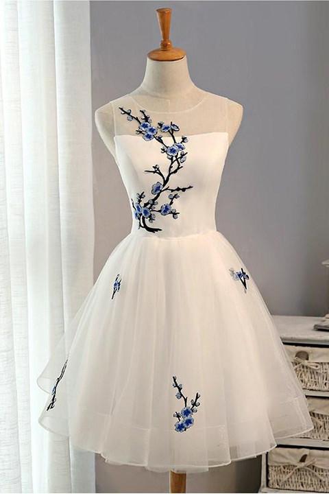 Robe de bal courte en tulle à broderies florales, coupe trapèze, à petit prix