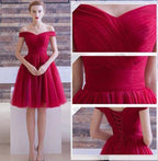 Robes de bal courtes en tulle à épaules dénudées et coupe trapèze