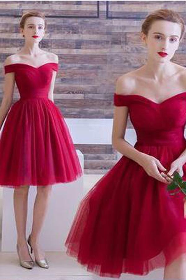 Robes de bal courtes en tulle à épaules dénudées et coupe trapèze