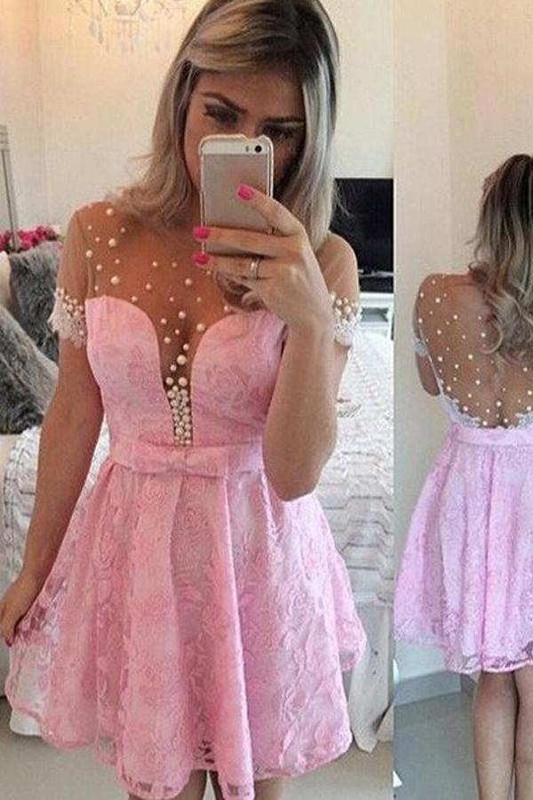 Lindo vestido rosa de fiesta de bienvenida con escote redondo y tul, corte en A, manga. 