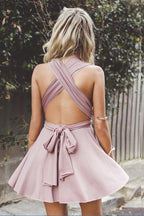 Vestidos de fiesta de satén color rosa pálido con escote en V profundo y corte en A.