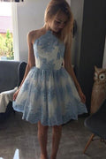 Vestido de fiesta corto azul de corte princesa sin mangas con apliques