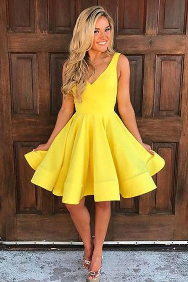 Vestidos cortos sencillos de corte A con escote en V y sin mangas para fiestas de bienvenida 
