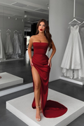 Vestido de noche sexy burdeos sin tirantes con abertura alta Y5315