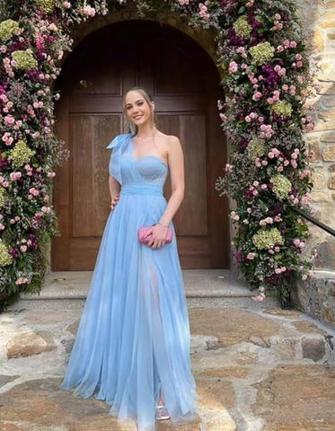 Robes de bal avec une fente sur une épaule