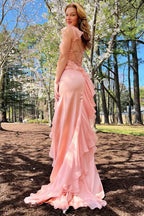 Vestido de graduación verde esmeralda con escote cuadrado, volantes y abertura