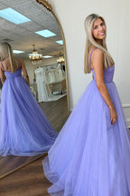 Vestido de graduación de tul cruzado con cuentas color lavanda