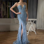 Vestido de noche de lujo árabe sin tirantes, azul con cuentas y plumas, estilo Dubai, con falda lateral, para mujer, ideal para bodas y fiestas (LA72695) 