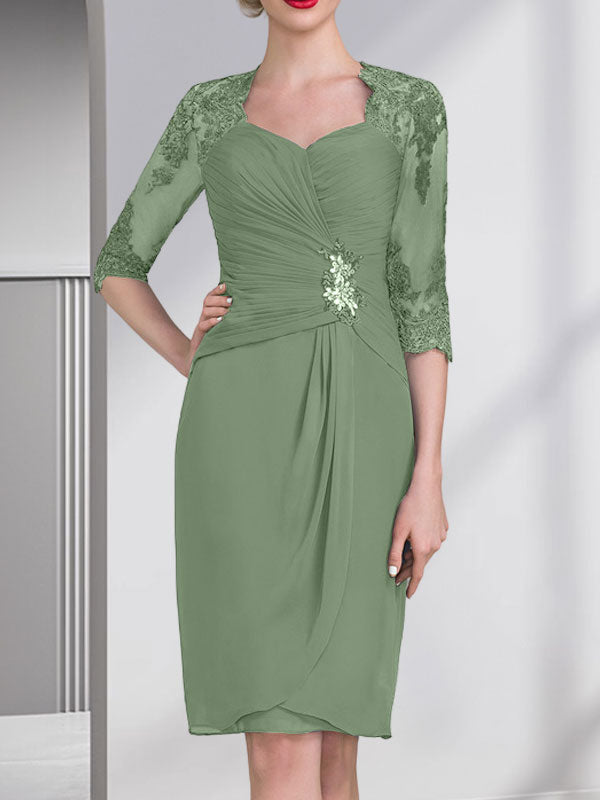 Vestido de corte recto/columna, escote corazón, largo hasta la rodilla, de gasa, con apliques de cuentas, encaje, lentejuelas y pliegues para la madre de la novia.