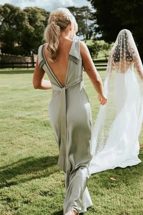 Vestidos largos de dama de honor color verde salvia, corte tubo, escote en V y pajarita 
