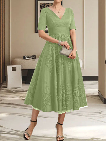 Vestido de tul y encaje para la madre de la novia, corte en A, escote en V, largo hasta la rodilla, con pliegues