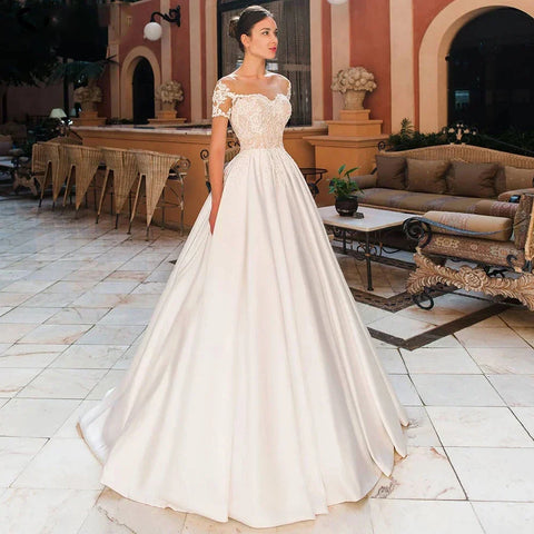 Vestidos de novia de satén corte A con estampado de calcomanías, estilo bata de novia con escote corazón, hombros descubiertos, espalda descubierta con botones y encaje, con bolsillos.