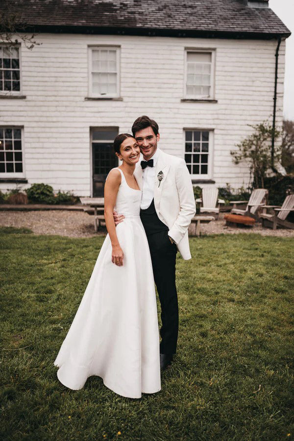Robe de mariée blanche sobre en satin, coupe trapèze, col carré, WD737