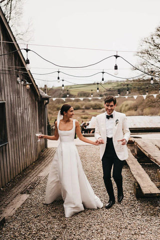 Robe de mariée blanche sobre en satin, coupe trapèze, col carré, WD737