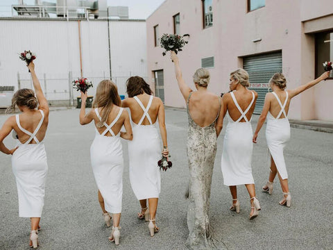 Vestidos de dama de honor de satén, corte tubo, escote en V, largo té, con abertura 