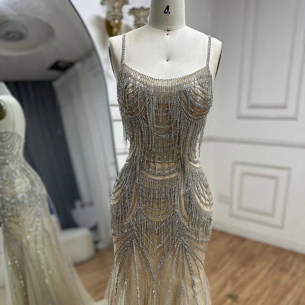 Vestido de noche corte sirena plateado nude con tirantes finos y borlas de cuentas de lujo para ocasiones formales LA72772 