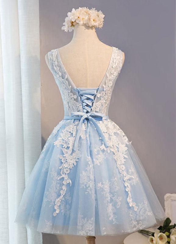 Robe de soirée courte en tulle à col rond avec applications de dentelle PG137