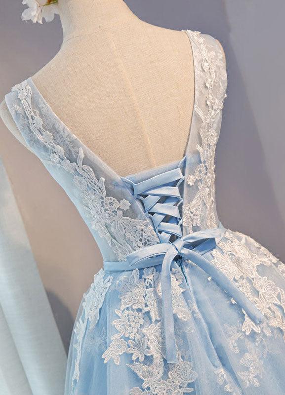 Robe de soirée courte en tulle à col rond avec applications de dentelle PG137