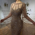 Vestido de noche de sirena color caramelo árabe 2025 con elegantes mangas tipo capa con cuentas para ocasiones formales LA72708 