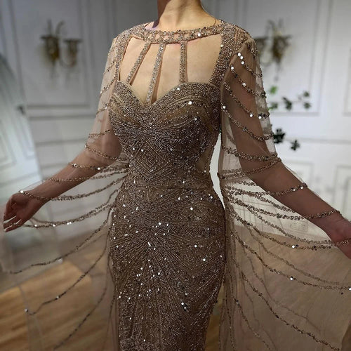 Vestido de noche de sirena color caramelo árabe 2025 con elegantes mangas tipo capa con cuentas para ocasiones formales LA72708 