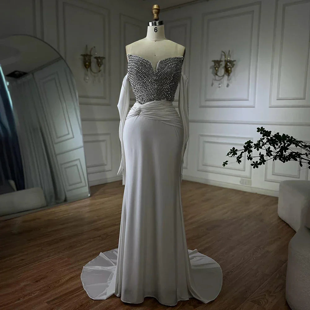 Vestido de noche árabe blanco elegante sin tirantes con bordado de cristales y guantes para ocasiones formales LA72758 (2025) 