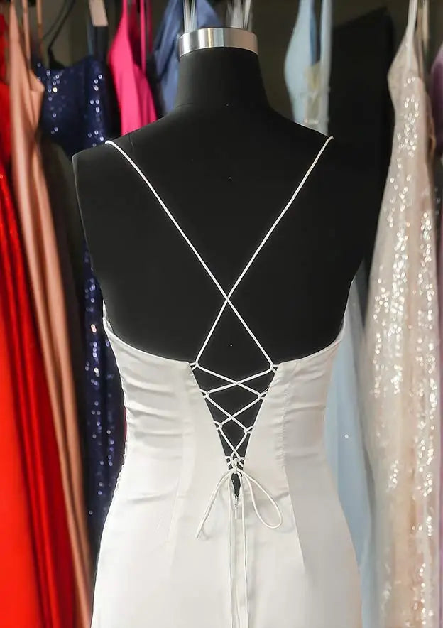 Vestido de fiesta elegante de satén plisado con tirantes finos y abertura, color rojo árabe, modelo LA72675 