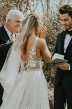 Robe de mariée de plage en tulle ivoire transparent et dentelle, col en V et dos en V WD419