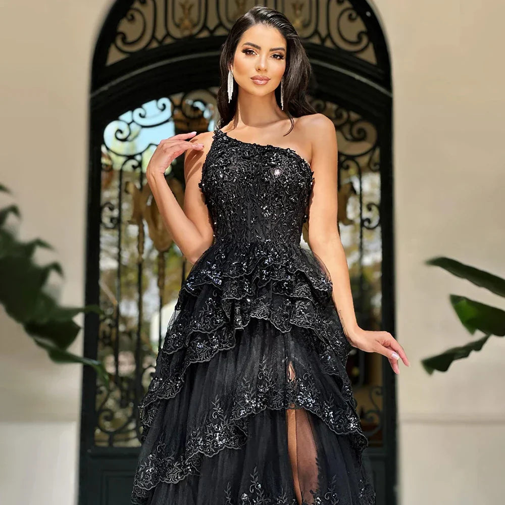 Vestido de fiesta de lujo árabe negro elegante de un solo hombro con abertura lateral escalonada y encaje, corte en A, para mujer LA72647 