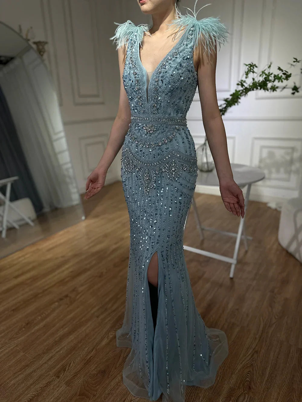 Vestido largo de noche estilo sirena con abertura lateral, elegante, azul árabe, con cuentas y plumas, ideal para ocasiones formales (LA72742) 