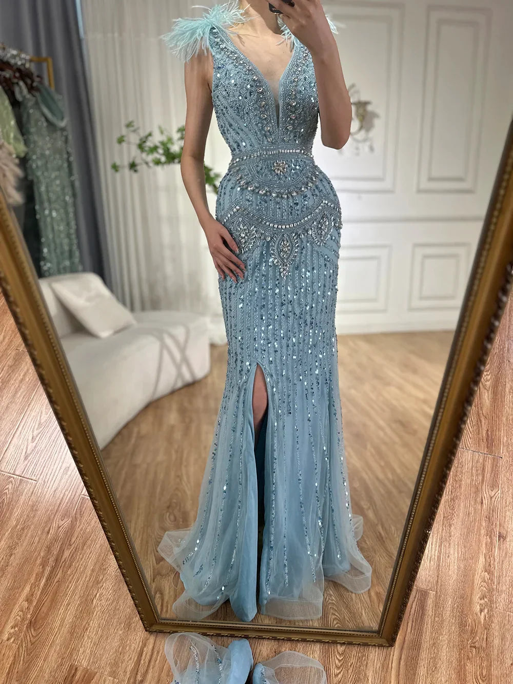 Vestido largo de noche estilo sirena con abertura lateral, elegante, azul árabe, con cuentas y plumas, ideal para ocasiones formales (LA72742) 
