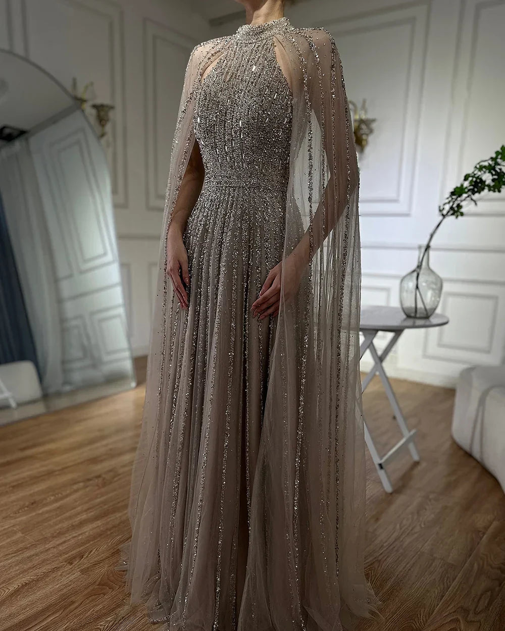 Vestido de noche de lujo saudí LA72306B, corte en A, manga capa, con cuentas, color caramelo árabe, modelo 2025. Ideal para ocasiones formales. 