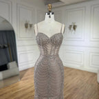 Vestido de noche de sirena con tirantes finos, encaje y cuentas, estilo árabe, color caramelo, modelo LA72645 (2025) 