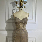 Vestido de noche de sirena con tirantes finos, encaje y cuentas, estilo árabe, color caramelo, modelo LA72645 (2025) 